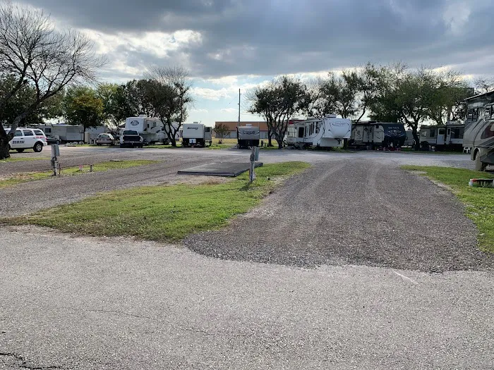 New Braunfels RV Park Picture 8