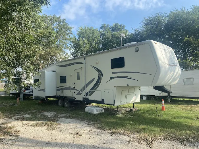Pecan Grove RV Resorts Picture 9