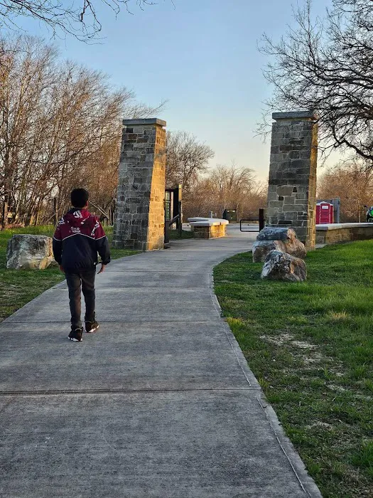 Elmendorf RV Park Picture 3