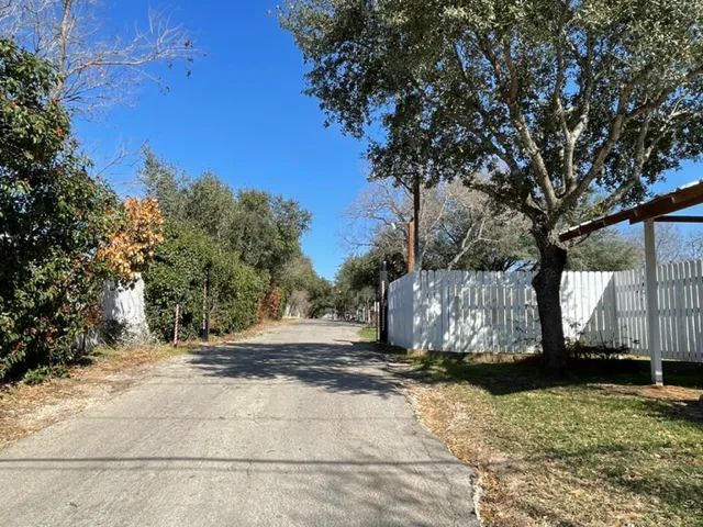 Lake Calaveras Mobile Home Park / RV Community Picture 6