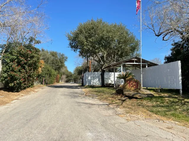 Lake Calaveras Mobile Home Park / RV Community Picture 5