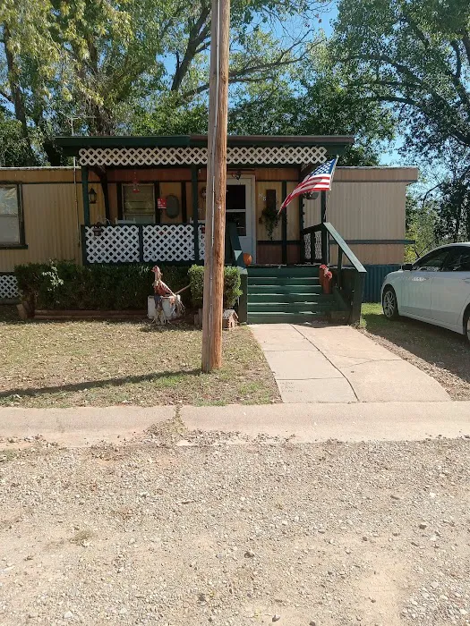 Highway 19 Mobile Home Park Picture 10