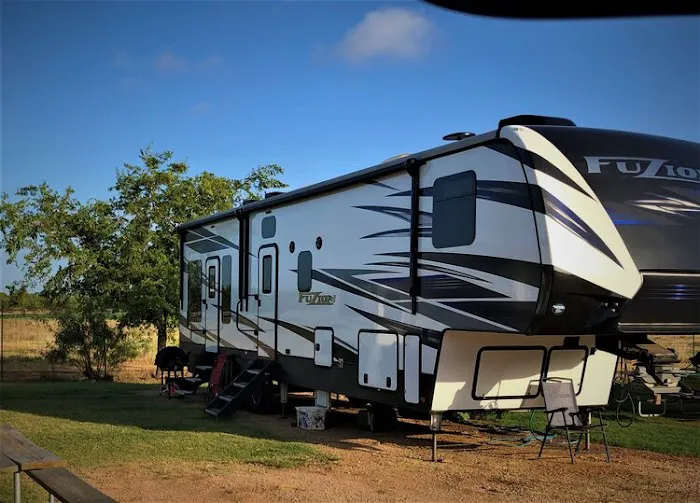 Two Rooster Ranch RV Park Picture 3