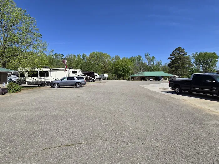 Outdoor Living Center RV Park Picture 2