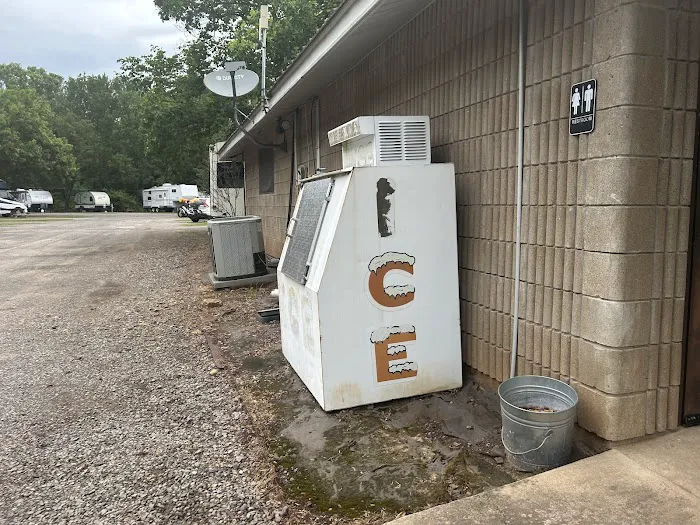 Outdoor Living Center RV Park Picture 8