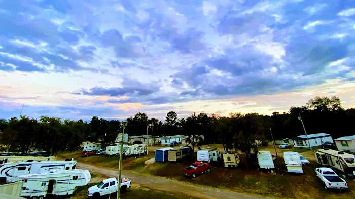 Lamar R.V. Park Picture 7