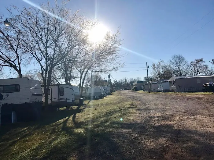 Lamar R.V. Park Picture 2