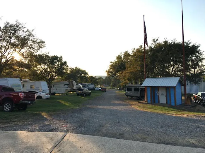 Lamar R.V. Park Picture 8