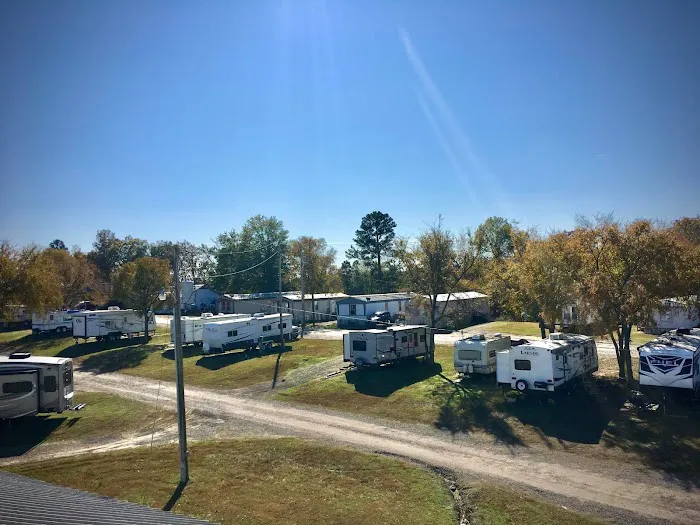 Lamar R.V. Park Picture 5