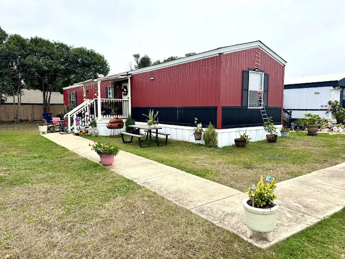 Pecan Way Mobile Home Park Picture 2