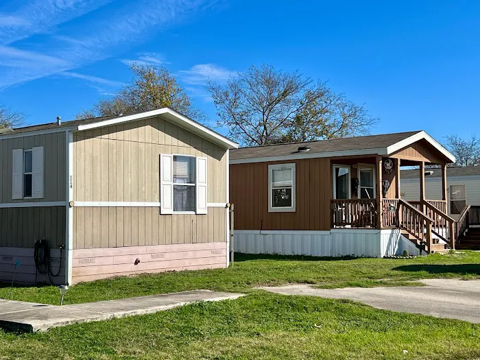 Pecan Way Mobile Home Park Picture 8