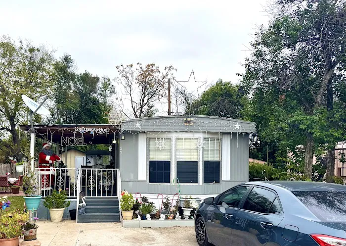 Wayside Mobile Home Park in New Braunfels Picture 2