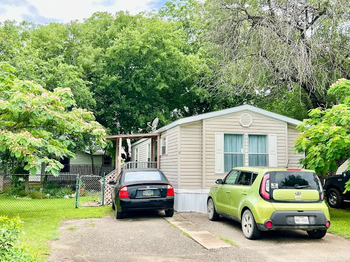 Wayside Mobile Home Park in New Braunfels Picture 9