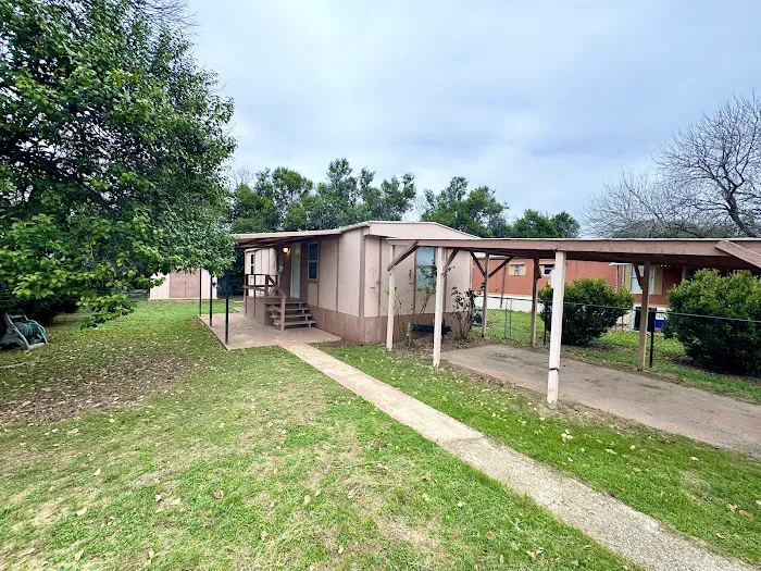 Wayside Mobile Home Park in New Braunfels Picture 10