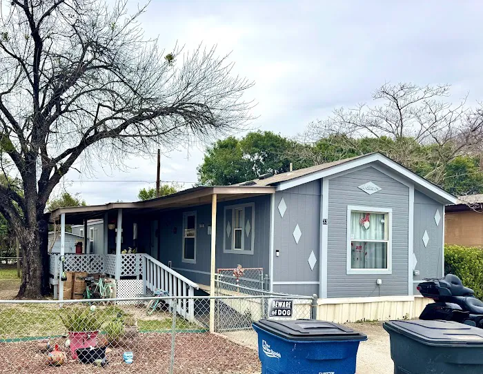 Wayside Mobile Home Park in New Braunfels Picture 8