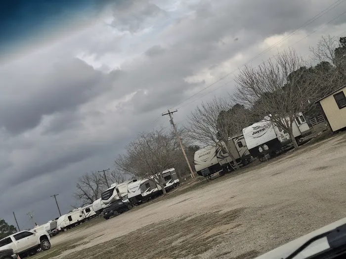 Pecan Tree RV Park Picture 3