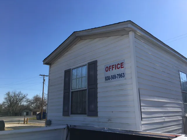 Hwy 97 East RV Park Picture 1