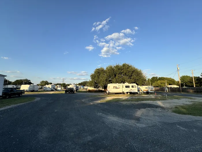 Hwy 97 East RV Park Picture 7