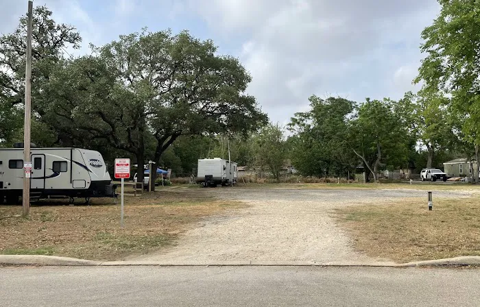 Arched Oak RV Park Picture 4