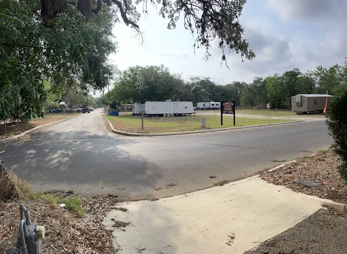 Arched Oak RV Park Picture 3