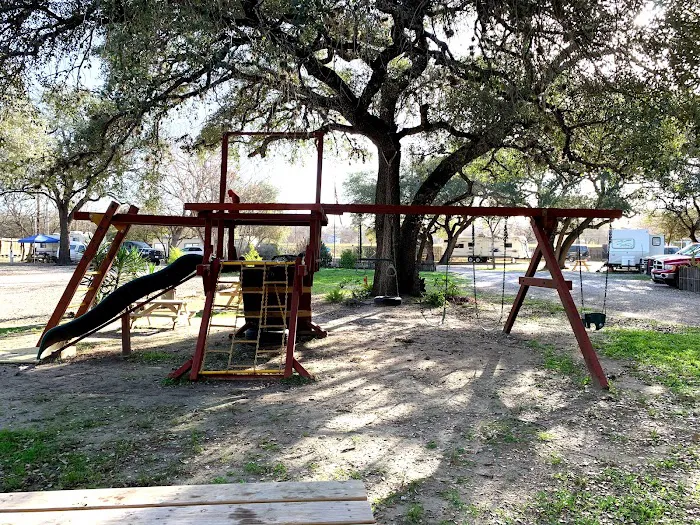 Shady Oaks RV Park Picture 10