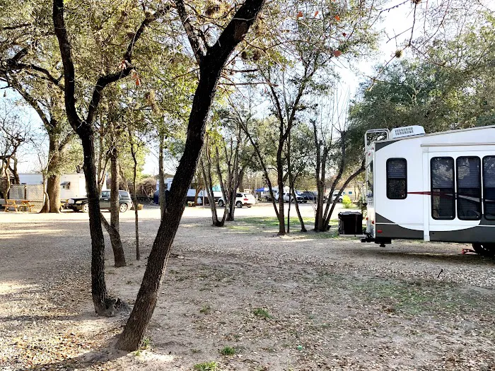 Shady Oaks RV Park Picture 3