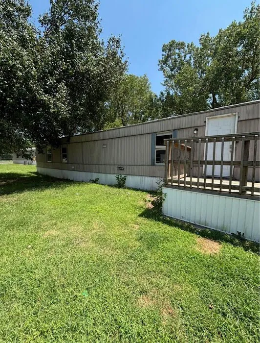 Canadian Shores Mobile Home Picture 3