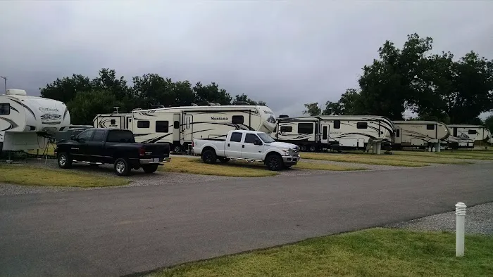 Pecan Grove RV Resort Picture 5