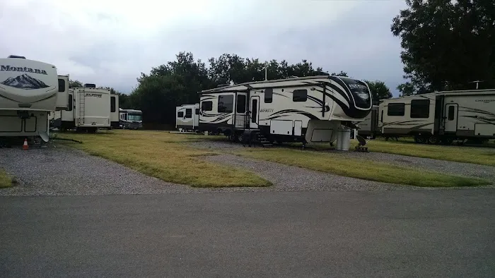 Pecan Grove RV Resort Picture 7