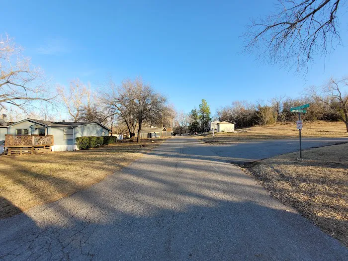 Sherwood Forest Mobile Home Community Picture 4