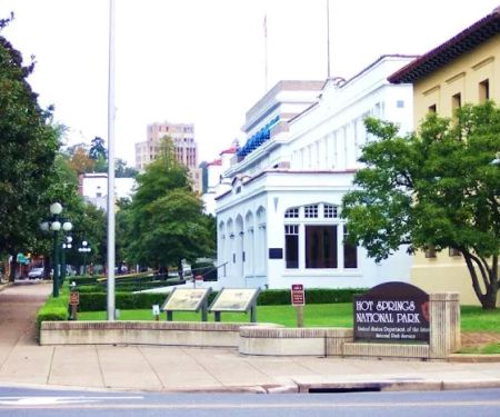 Young's Lakeshore RV Resort