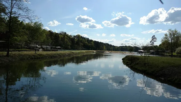 Young's Lakeshore RV Resort Picture 4