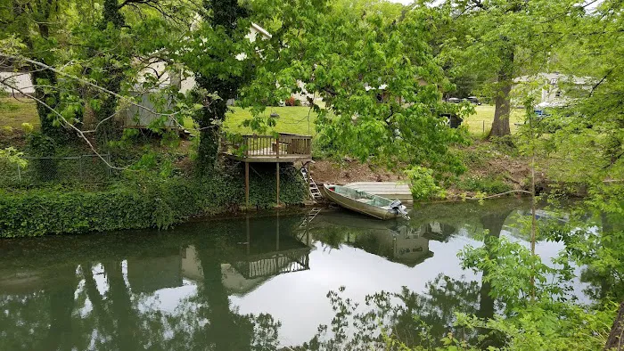 Young's Lakeshore RV Resort Picture 9