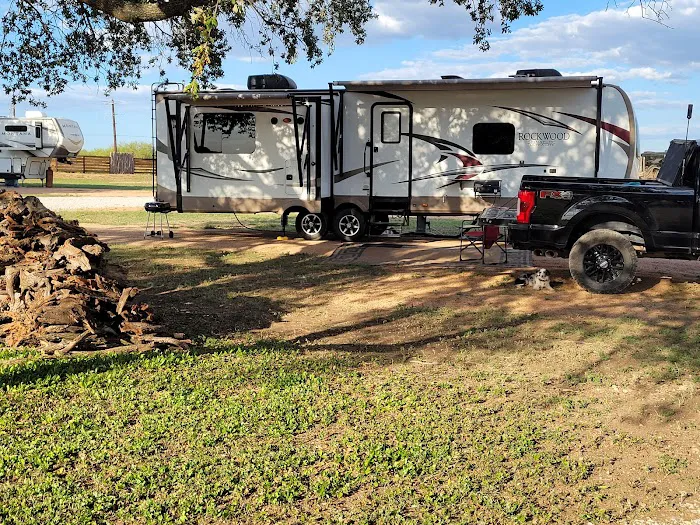 Camp Pecan Bayou RV Park Picture 2