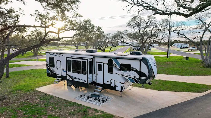 Horseshoe Ridge RV Resort Picture 3