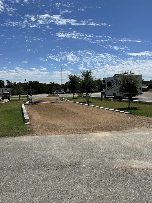 Henly RV Park Picture 2