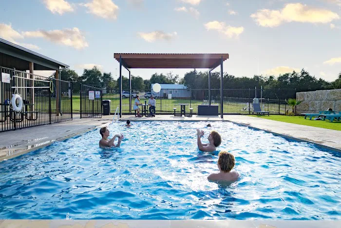 Henly RV Park Picture 8