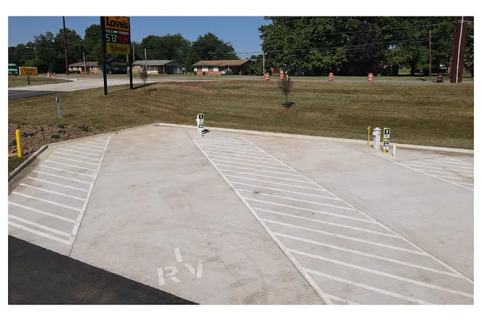 Love's RV Hookup Picture 9