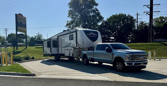 Love's RV Hookup Picture 7