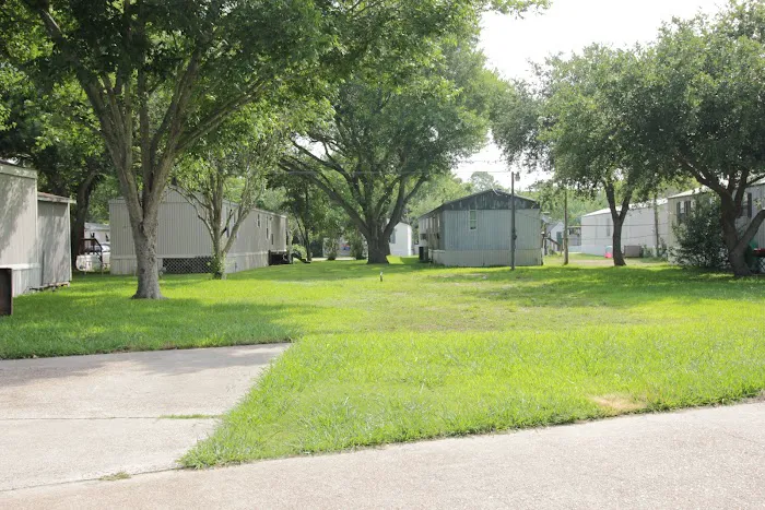 Lighthouse Mobile Home Park Picture 9