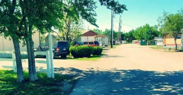 DonaHue Elite Mobile Home Community Picture 3