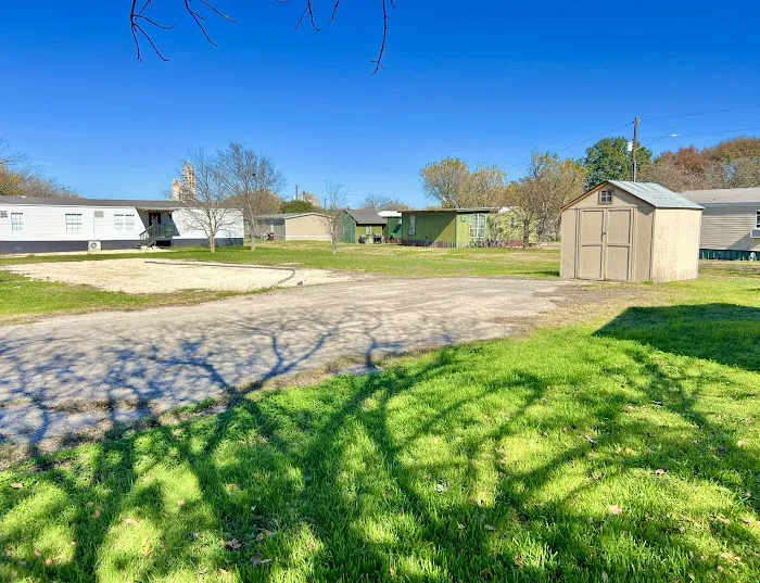 Coastal Bend Mobile Home Park Picture 4
