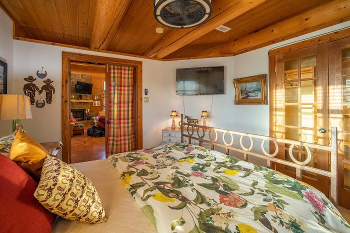 Corner Star Cabin (& RV Park) Picture 9