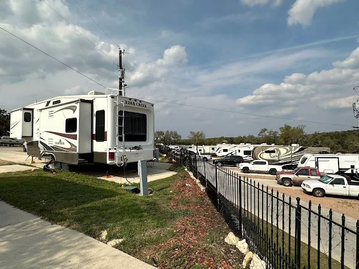 Fox Hollow RV Park & Cottages Picture 2