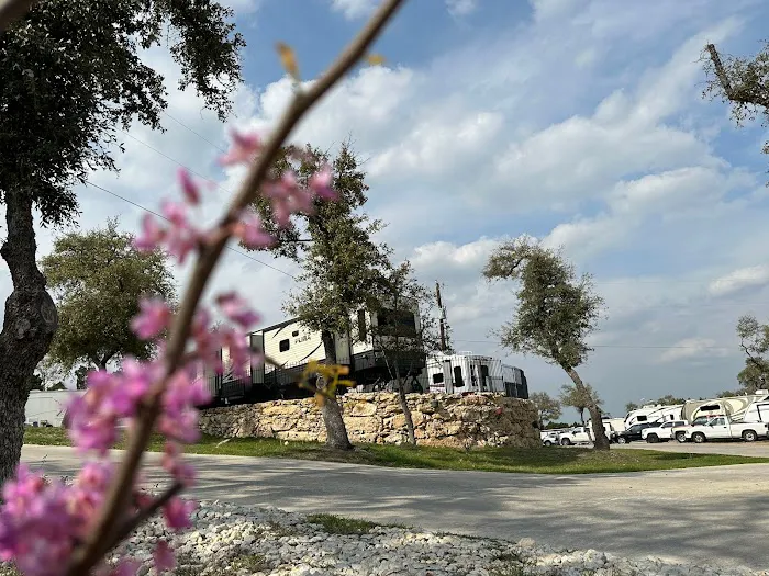 Fox Hollow RV Park & Cottages Picture 5