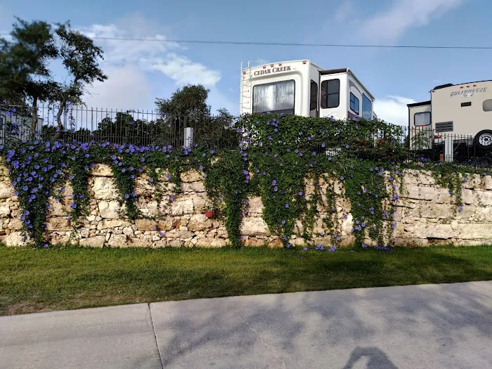 Fox Hollow RV Park & Cottages Picture 9