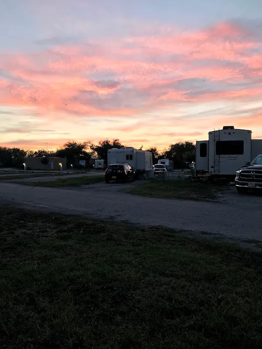 Beeville RV Park Picture 3