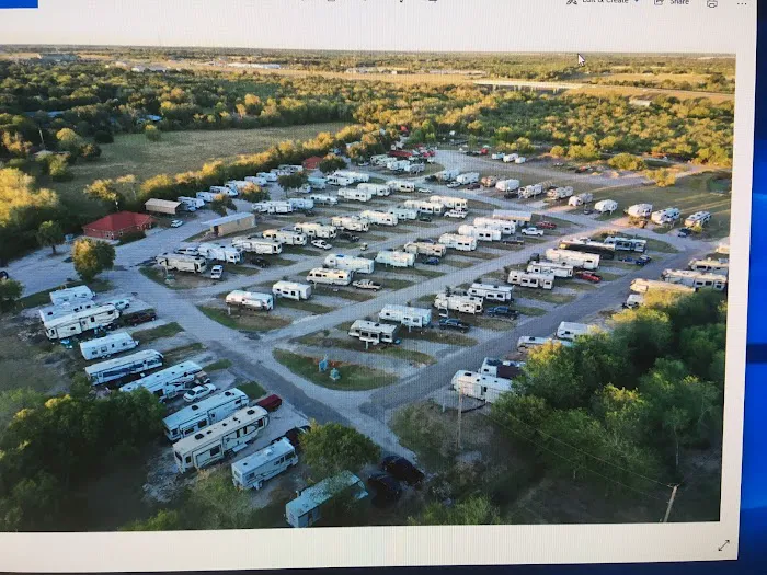 Beeville RV Park Picture 2