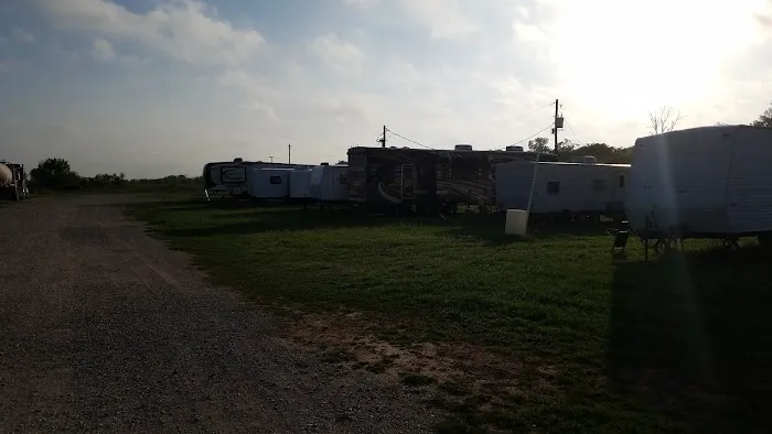 Twin Oaks RV Park Picture 8