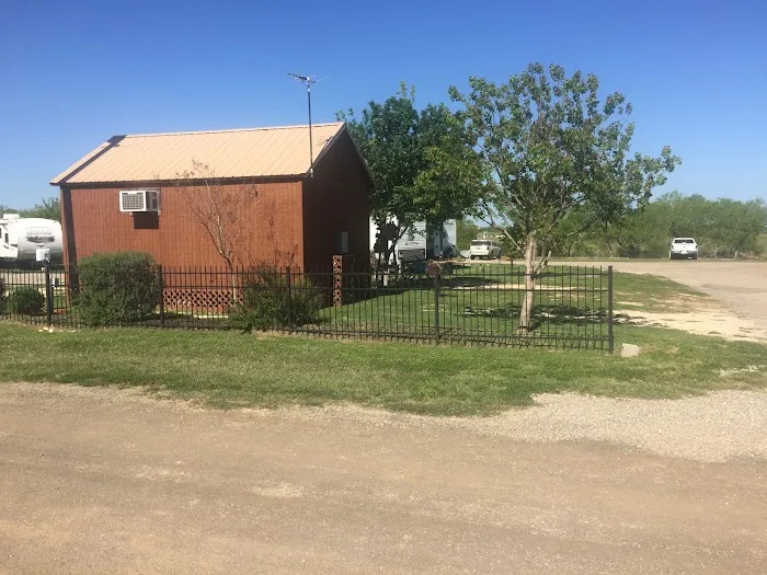 R&M RV Park Picture 6